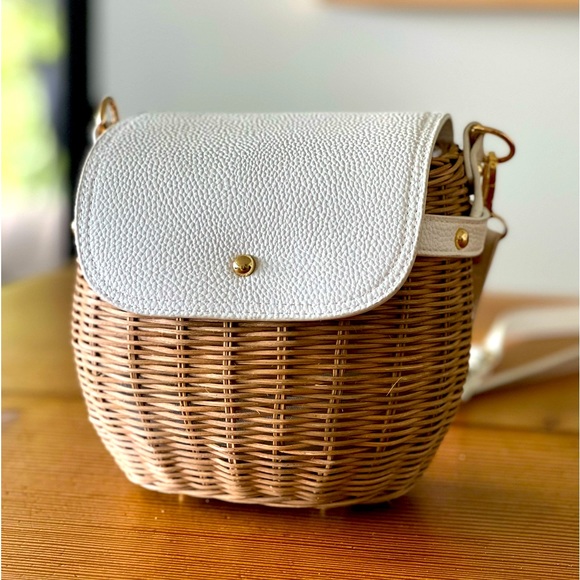 Tommy Bahama Handbags - Tommy Bahama Wicker Bag